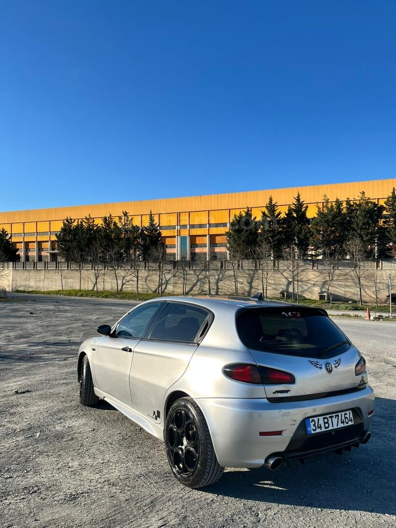 Sahibinden Alfa Romeo 147 1.6 TS Distinctive 2005 Model İstanbul 369.000 km Gri (metalik) 4