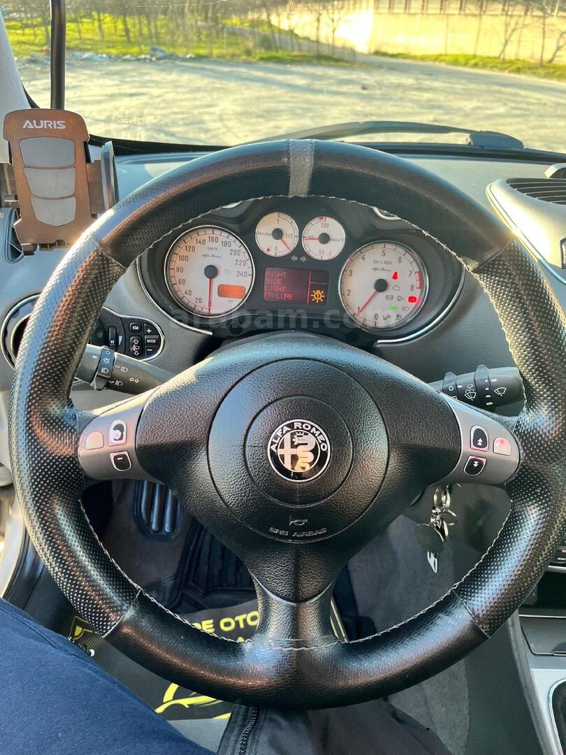 Sahibinden Alfa Romeo 147 1.6 TS Distinctive 2005 Model İstanbul 369.000 km Gri (metalik) 7