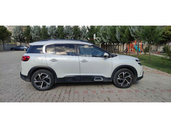 Sahibinden Citroen C5 Aircross 1.5 BlueHDI Feel Adventure 2019 Model   Tüm ağır bakımları yapılmış . Hatasız  lastikler 4 mevsim yeni alınmıştır . 