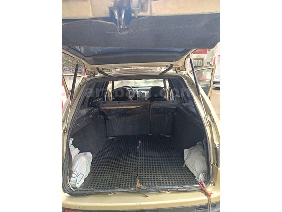 2005 Model Lada Vega  SW 1.5 motor 16 Valf