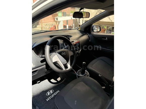 Sahibinden Hyundai i20 1.4 CRDi Team 2011  Beyaz Değişeni yok 