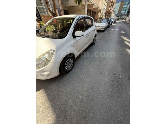 Sahibinden Hyundai i20 1.4 CRDi Team 2011  Beyaz Değişeni yok 