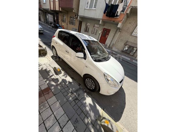 Sahibinden Hyundai i20 1.4 CRDi Team 2011  Beyaz Değişeni yok 