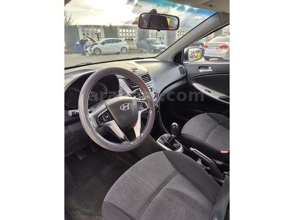 Sahibinden Hyundai Accent Blue 1.6 CRDI Mode 2013 Model