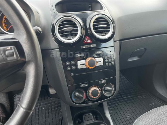 Galeriden Opel Corsa 1.2 Twinport Active 2014 Model Uşak
