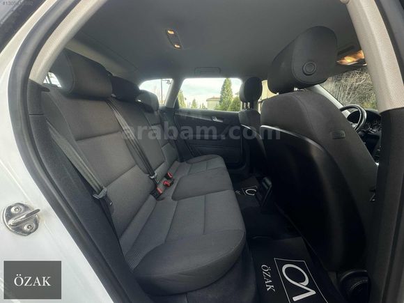 ÖZAK-HATASIZ 2011 MODEL TFSI AUDİ A3 140.000'KM OTOMATİK İLK EL