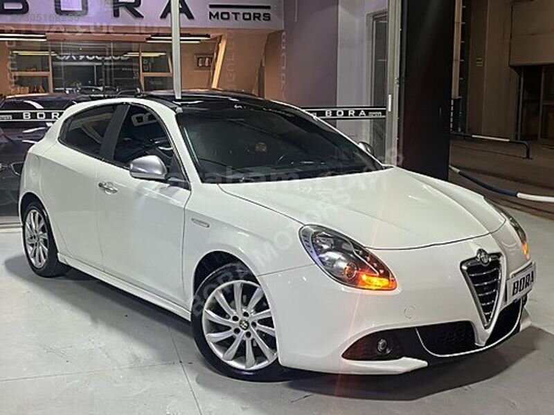 Galeriden Alfa Romeo Giulietta 1.6 JTD Distinctive 2013 Model İstanbul 183.500 km Beyaz