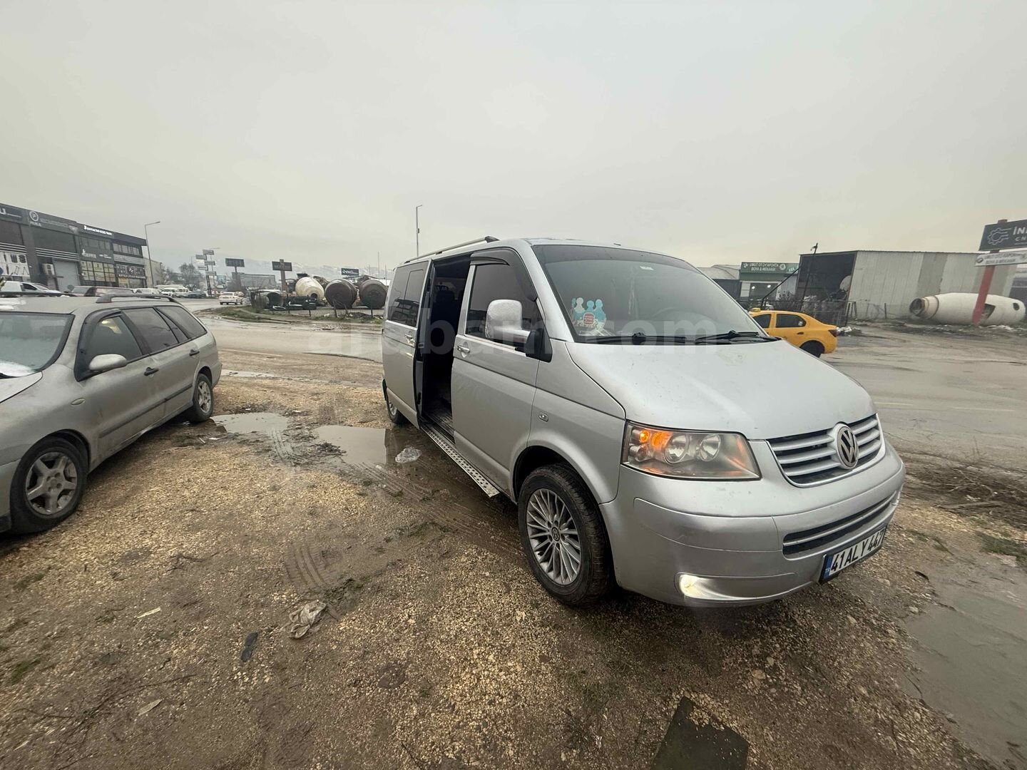 Galeriden Volkswagen Caravelle 2.5 TDI Comfortline 2006 Model Bursa 450.000 km Gri (Gümüş) 7