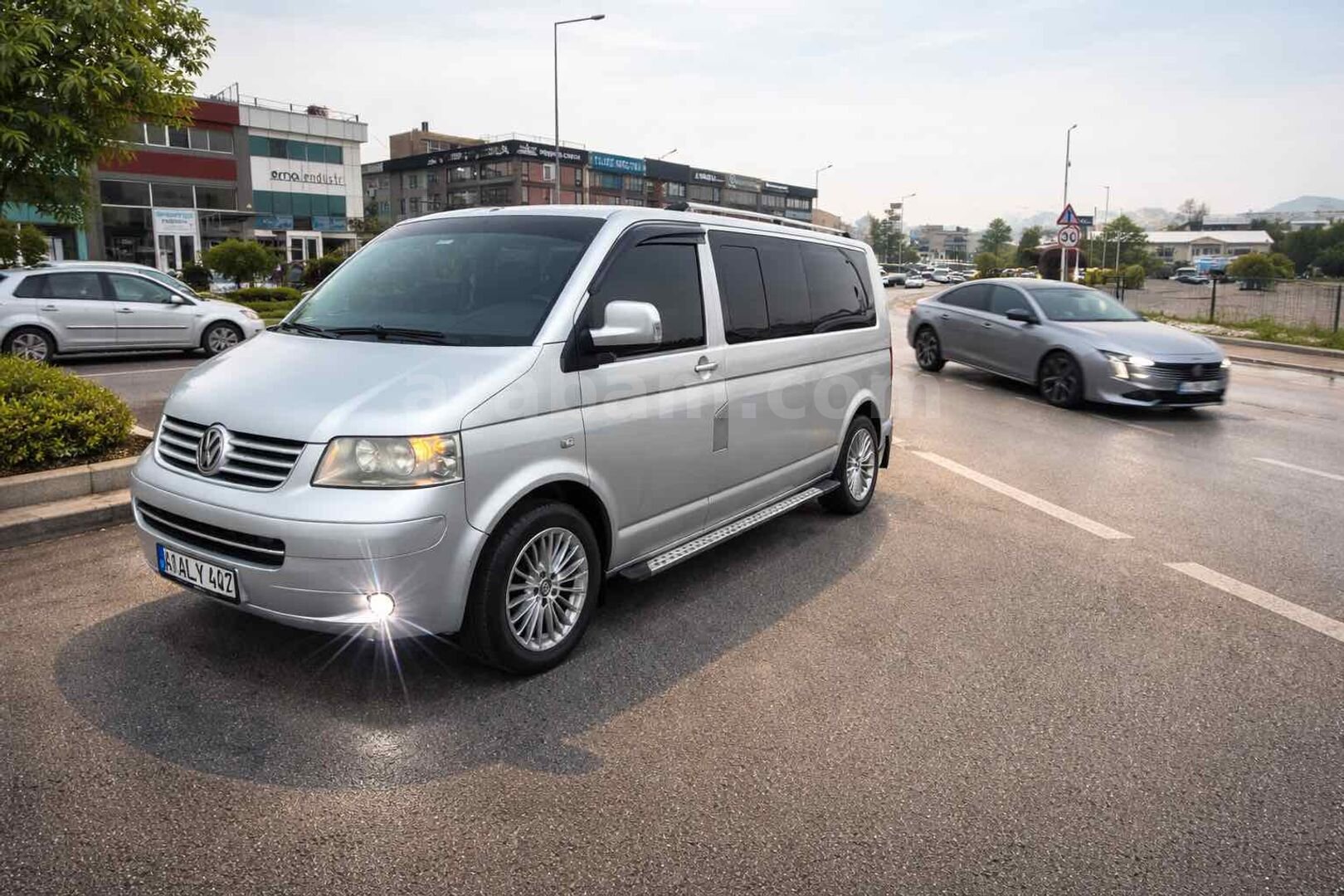 Galeriden Volkswagen Caravelle 2.5 TDI Comfortline 2006 Model Bursa 450.000 km Gri (Gümüş) 1