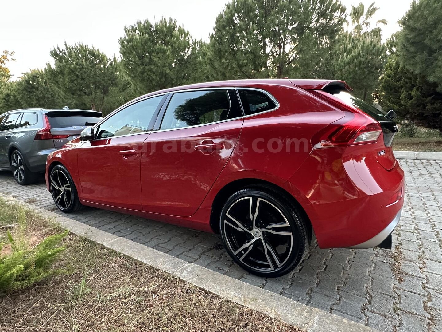 Sahibinden Volvo V40 1.6 D R-Design 2015 Model İzmir 103.000 km Kırmızı 4
