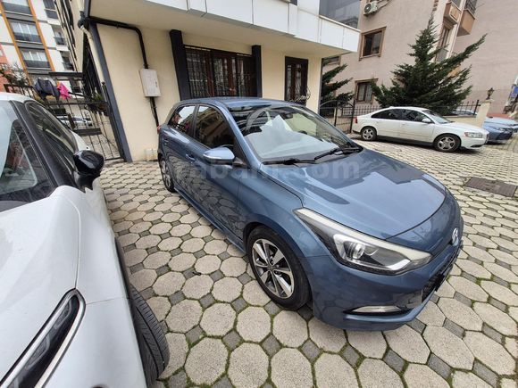 Sahibinden Hyundai i20 1.2 MPI Style 2015 Model İstanbul 102.000 km Mavi