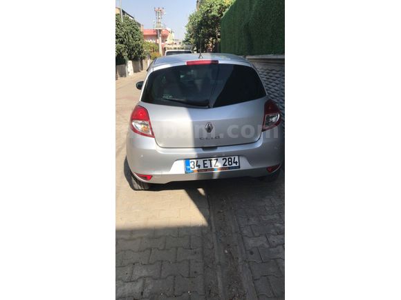 Sahibinden Renault Clio 1.2 Expression 2009 Model eski tarihli sigorta şişirmesinden dolayı ağır hasar kaydı vardır fiyat cüzi miktarda pazarlık olur 