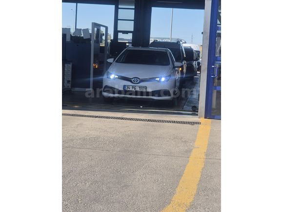 Sahibinden Toyota Auris 1.33 Life 2015 Model  103.000 km Beyaz
