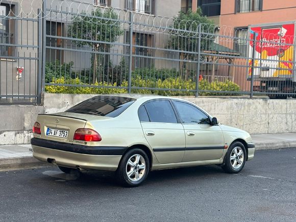 Sahibinden Toyota Avensis 2.0 Sol 2001 Model