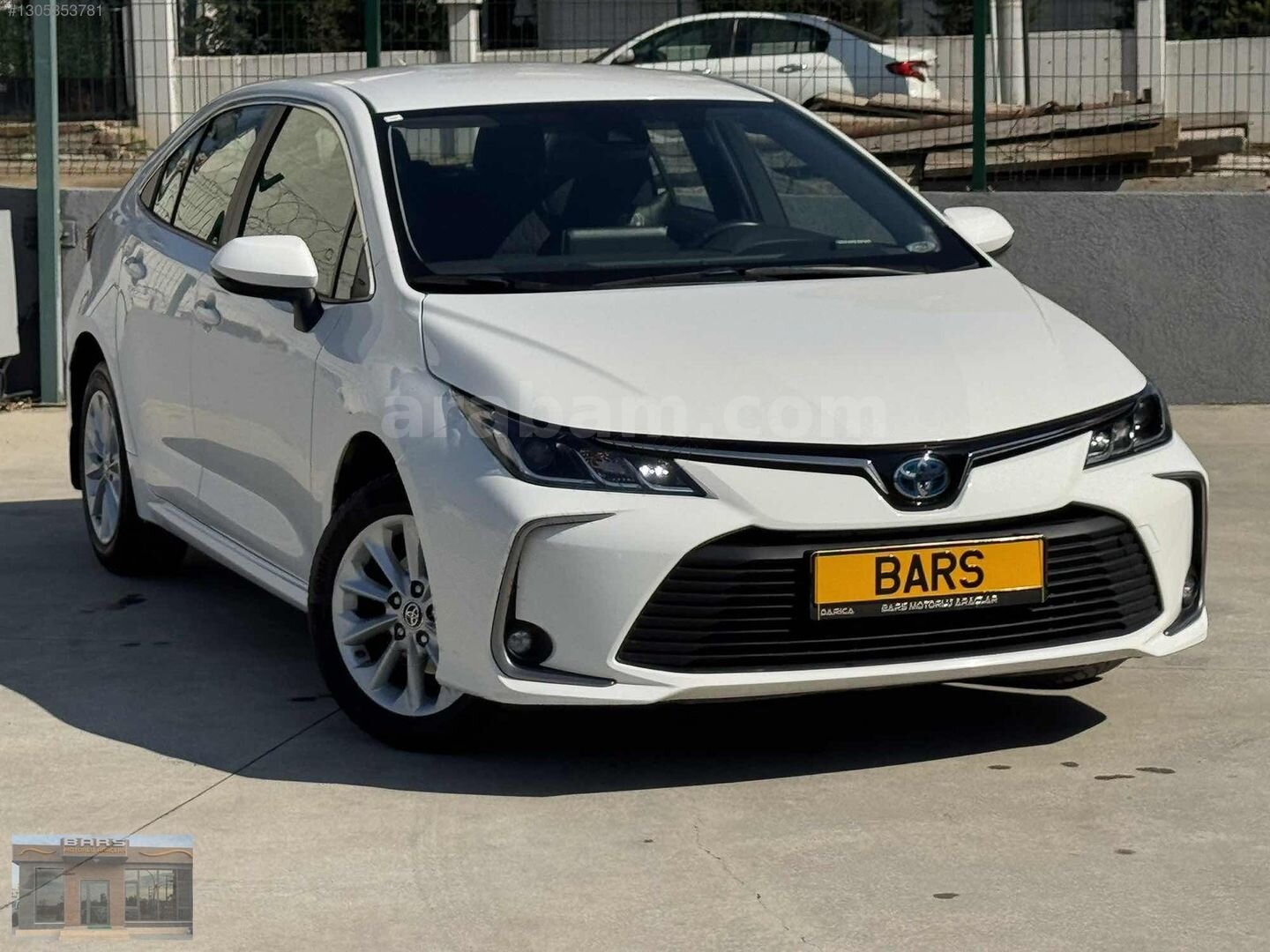 Galeriden Toyota Corolla 1.8 Hybrid Dream 2022 Model Kocaeli 85.000 km Beyaz 3