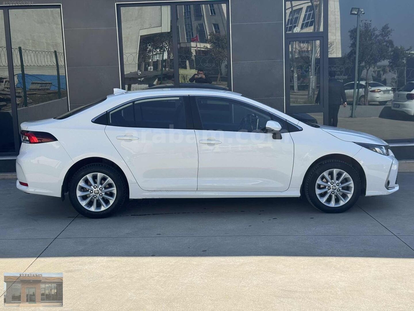 Galeriden Toyota Corolla 1.8 Hybrid Dream 2022 Model Kocaeli 85.000 km Beyaz 7