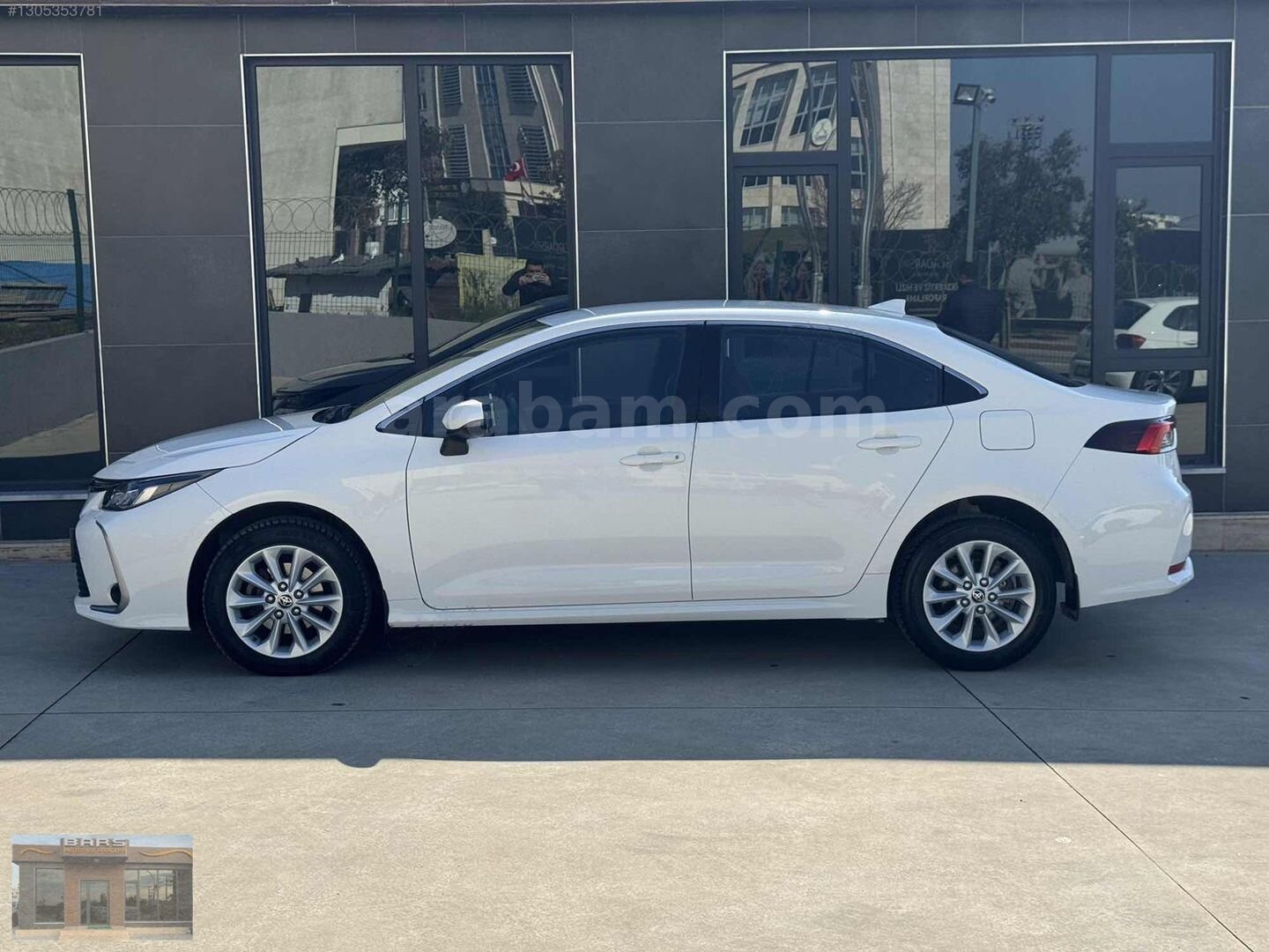 Galeriden Toyota Corolla 1.8 Hybrid Dream 2022 Model Kocaeli 85.000 km Beyaz 6