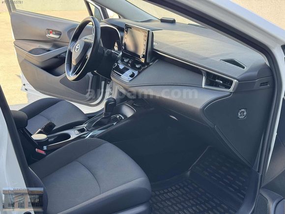 2022 COROLLA 1.8 HYBRİD DREAM 83 BİN KM'DE ORJİNAL