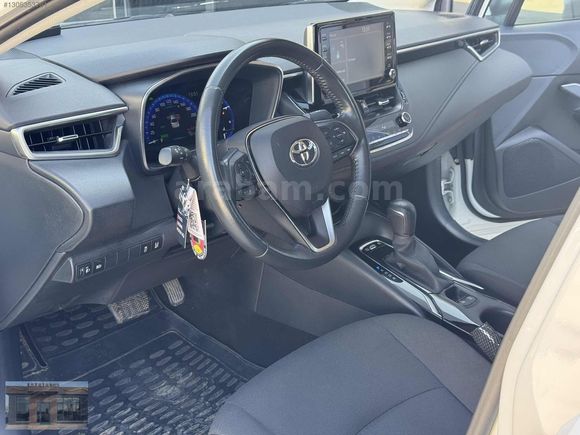 2022 COROLLA 1.8 HYBRİD DREAM 83 BİN KM'DE ORJİNAL