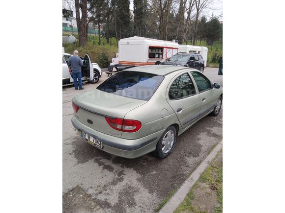 Sahibinden Renault Megane 1.4 Authentique 2001 Model 