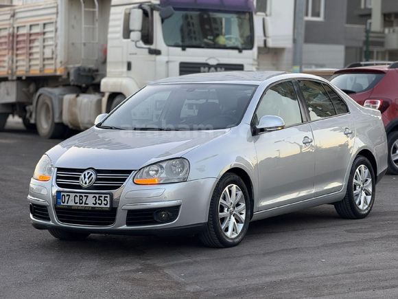 Sahibinden Volkswagen Jetta 1.6 TDi Exclusive 2010 Model  248.000 km Gri