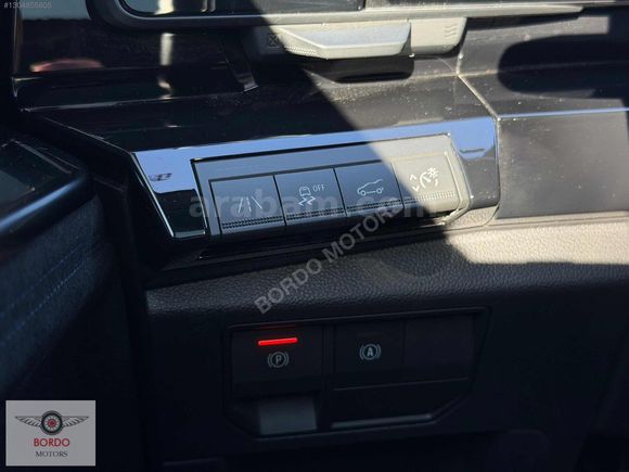 BORDO'DAN 2023 RENAULT AUSTRAL 1.3 HYBRİD