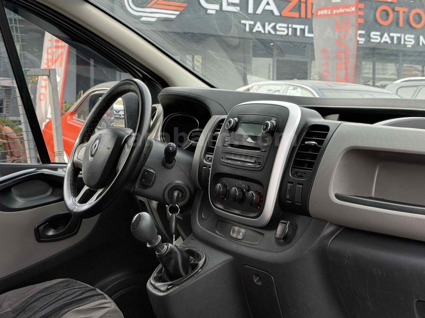 Galeriden Renault Trafic 1.6 DCI Grand Confort 2019 Model İstanbul 250.000 km Gri (metalik) 7