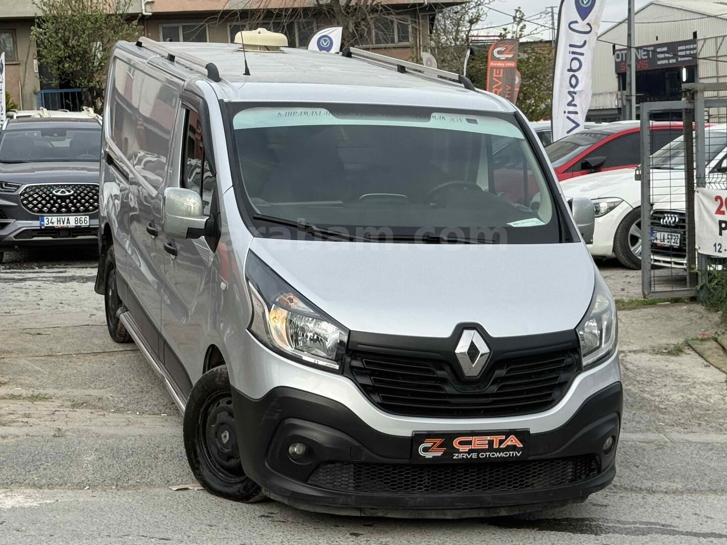 Galeriden Renault Trafic 1.6 DCI Grand Confort 2019 Model İstanbul 250.000 km Gri (metalik) 3
