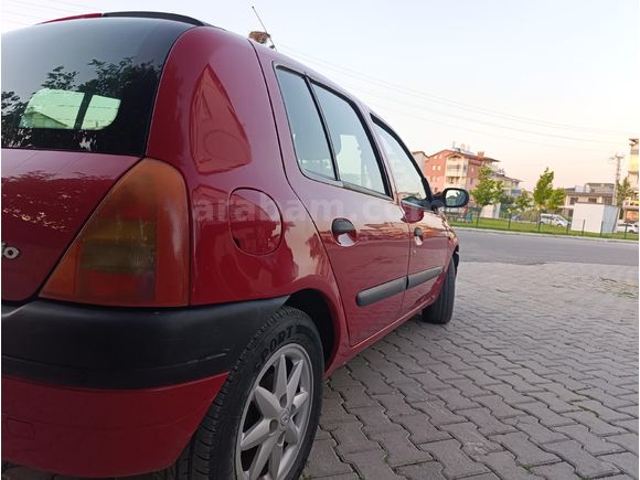 Sahibinden Renault Clio 1.6 RTE 2000 Model  217.500 km Kırmızı