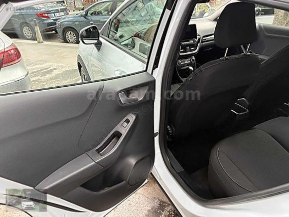 TEMİZ BAKIMLI KREDİ KARTI TAKSİT İMKANI kdv li FORD PUMA