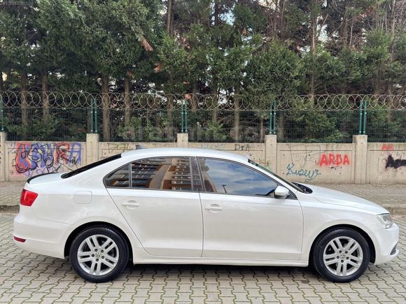 VW JETTA 1.2 TSI TRENDLINE EMSALSİZ TEMİZLİKTE