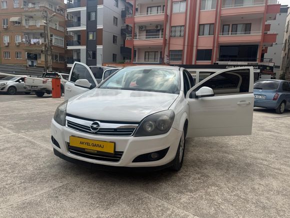Sahibinden Orjinal Otomatik Opel Astra 1.3 CDTI Essentia Konfor 2011 Model (En full paket)