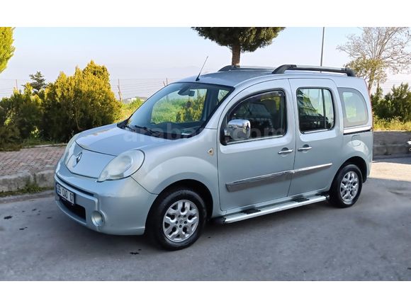 Kullanıcısından Renault Kangoo Multix 1.5 dCi Chromeline Edition 2011 Model İzmir