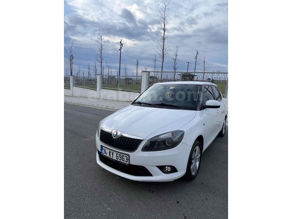 Sahibinden Skoda Fabia 1.2 Dinamik 2014 Model  115.000 km Beyaz