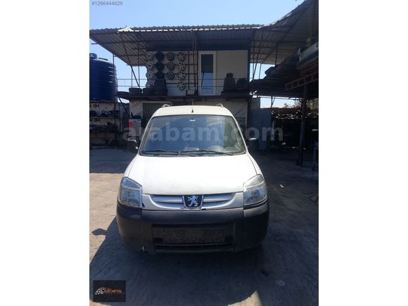 2004 Peugeot Partner silindir kapağı