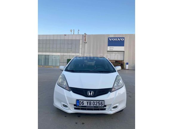 
2012 Otomatik F1 Şanzıman Full Fun Paket Cam Tavan Değişensiz