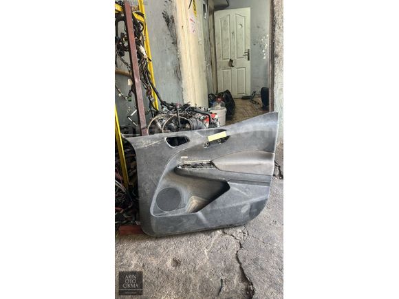 FORD COURİER SAĞ ÖN KAPI DÖŞEMESİ