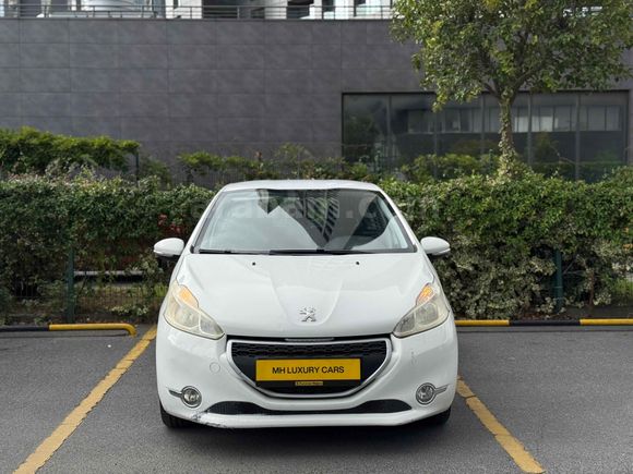 Sahibinden Peugeot 208 1.2 VTi Access 2013 Model  100.000 km Beyaz