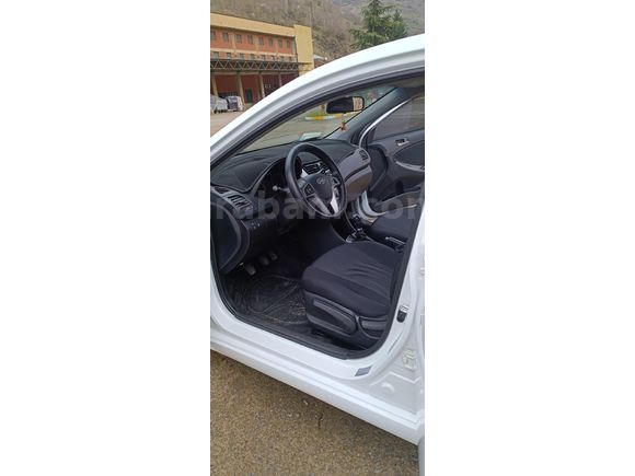 Sahibinden Hyundai Accent Blue 1.4 D-CVVT Mode Plus 2015 Model Trabzon 125000 km Beyaz