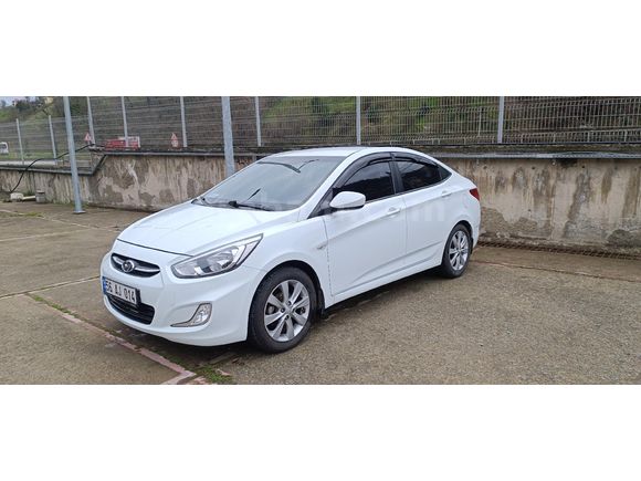 Sahibinden Hyundai Accent Blue 1.4 D-CVVT Mode Plus 2015 Model Trabzon 125000 km Beyaz