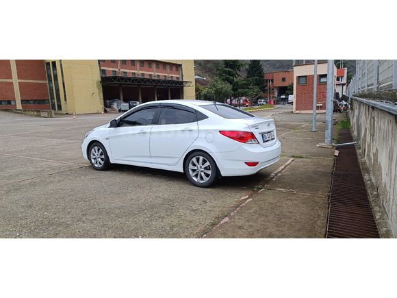 Sahibinden Hyundai Accent Blue 1.4 D-CVVT Mode Plus 2015 Model Trabzon 125000 km Beyaz