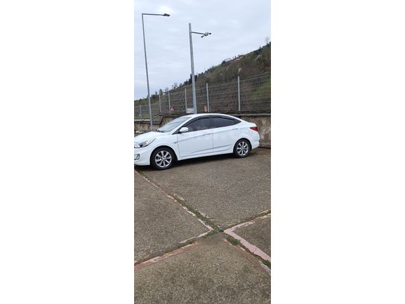 Sahibinden Hyundai Accent Blue 1.4 D-CVVT Mode Plus 2015 Model Trabzon 125000 km Beyaz