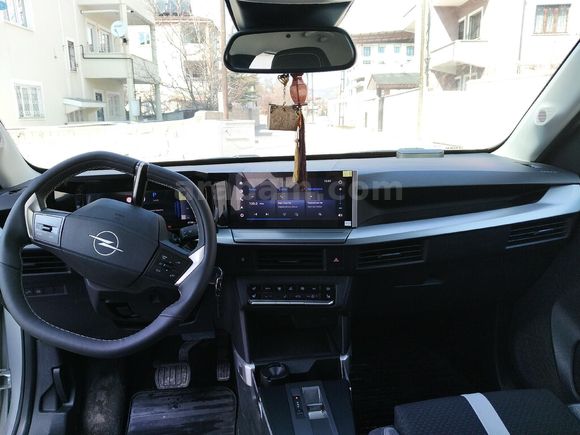 Sahibinden Opel Frontera 1.2 Hybrid GS 2025 Model  7.500 hatasız boyasız orjinal km Gri (metalik)