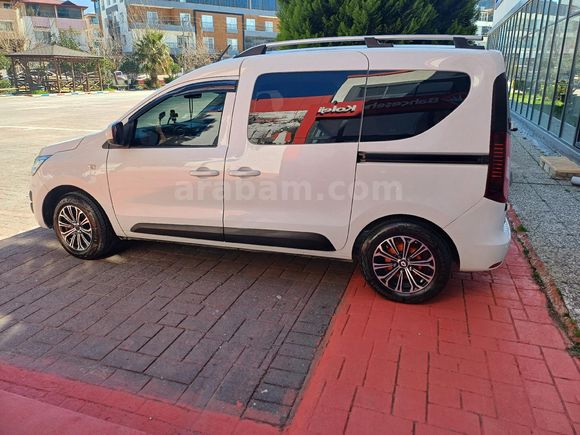 Sahibinden Renault Express Combi 1.5 BlueDCI Touch 2023 Model