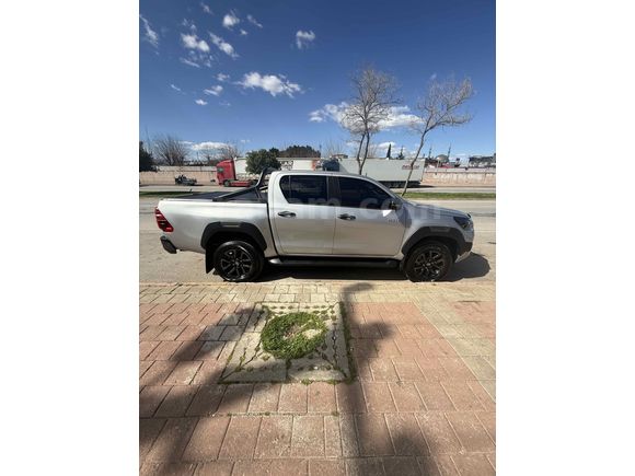 Sahibinden Toyota Hilux 2.4 D-4D 4x4 Invincible 2025 Model 