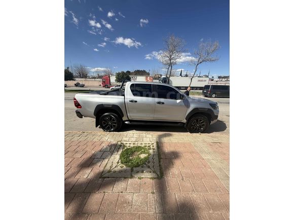 Sahibinden Toyota Hilux 2.4 D-4D 4x4 Invincible 2025 Model 