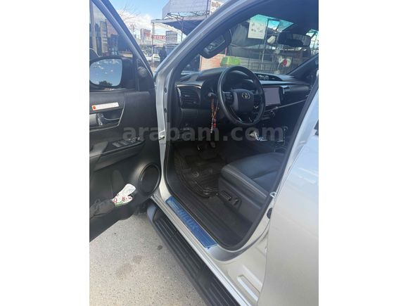 Sahibinden Toyota Hilux 2.4 D-4D 4x4 Invincible 2025 Model 
