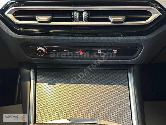 ALDATMAZ PLAZADAN 2023 MODEL BMW 320İ M SPORT BEYAZ İÇİ KIRMIZI