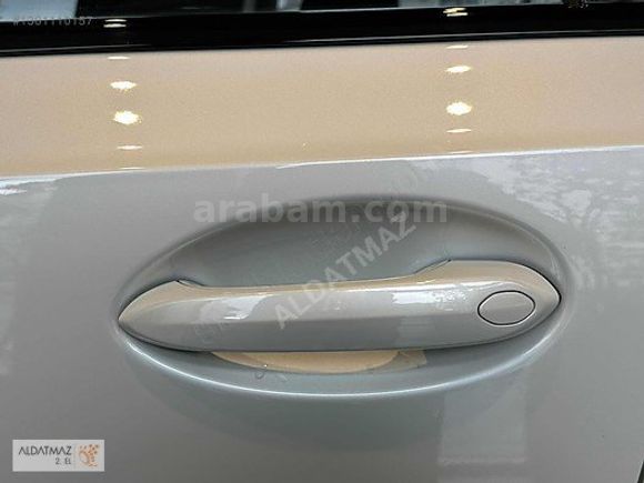 ALDATMAZ PLAZADAN 2023 MODEL BMW 320İ M SPORT BEYAZ İÇİ KIRMIZI