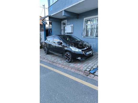 Sahibinden Peugeot 208 1.4 HDi Active 2014 Model  150.000 km Siyah